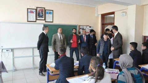 Patnos'ta 7 Bin Öğrenciye Giysi Yardımı