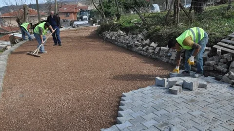Karatepe'de Parke Taşı Uygulaması Yapıldı