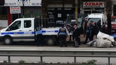 Oto Galericilerin Kaldırım İşgali Önleniyor