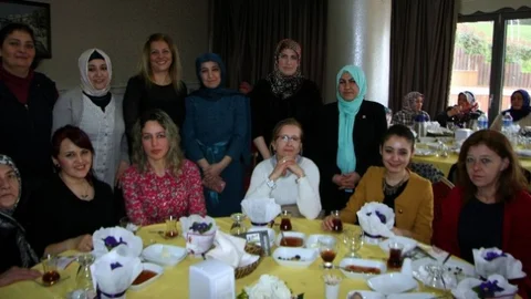 Otizmli Çocukların Anneleri Kahvaltıda Buluştu