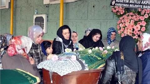 Cesedi bulunan kayıp kadın toprağa verildi