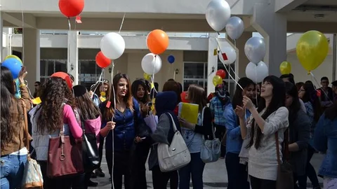 Kadına şiddete karşı ''dilek balonu'' uçurdular