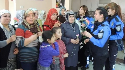 Emniyet Müdürlüğü Umut Anne Evi'ni Ziyaret Etti