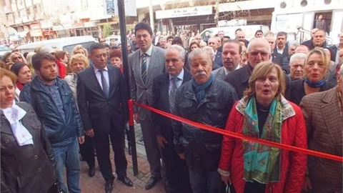 Burhaniye'de CHP İlçe Binasına Görkemli Açılış