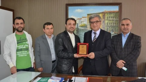 AGD' Başkanı Beyazkaya'dan Başkan Yardımcısı Kutlu'ya Plaket