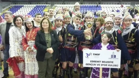 Edremitli Folklorcular Balıkesir Birincisi Oldu