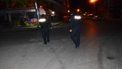 Pati Çeken Otomobil İş Yerine Çarptı