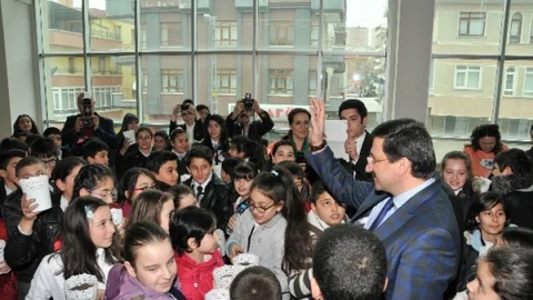 Başkan Ak Çocuklarla Birlikte Tohum Ekti