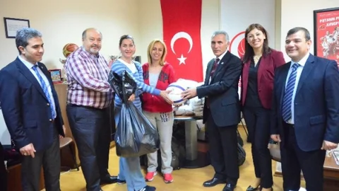 Anadolu Efes'ten Okullara Basketbol Topu