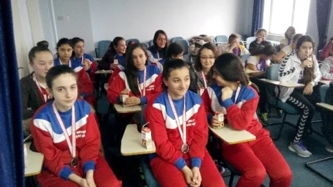 Voleybol İl Şampiyonu Kızlardan Kurum Ziyaretleri