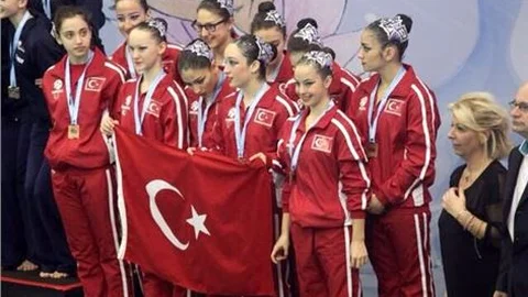 Senkronize Yüzme Milli Takımı İlklerin Peşinde