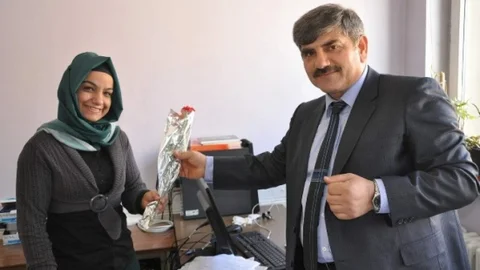 Dedaş'tan Çalışanlarına Karanfil