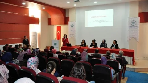 Neü'de “Günümüzde Kadın Ve Şiddet” Konulu Panel