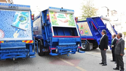 Makam Aracı Gibi Çöp Kamyonu