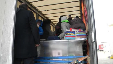 Tır dorsesinde umuda yolculuk