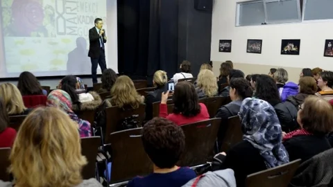 Batıkent Beldeevi'nde Kadın Portreleri