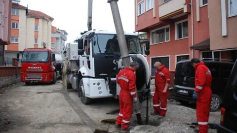 Çaycuma'da Kanalizasyon Hattı Temizleniyor