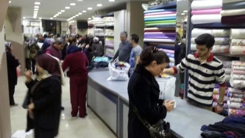 Kadınlara Özel İndirimde İzdiham
