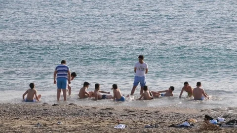 Alanya'da Deniz Sezonunu Çocuklar Açtı