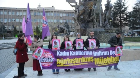 Uşak'ta Kadına Yönelik Şiddet Protesto Edildi