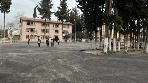 Kepez'de Okulların Bahçe Düzenlemeleri Yapılıyor