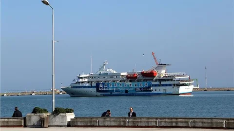 Mavi Marmara'ya ''kurtuluş şehri''nde yoğun ilgi