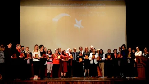 Kadınların 'istiklal Marşını Güzel Okuma' Yarışması