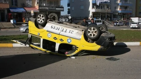 Öğrenci Servisine Çarpmamak İçin Takla Attı