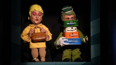 Aliağalı Minikler ‘Yengeç Oteli' İle Güldü