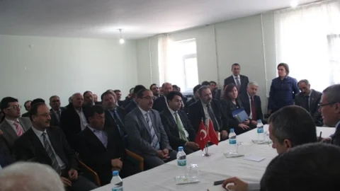 Vali Deniz Çıldır'da Muhtarlarla Toplantı Yaptı