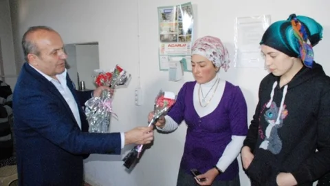 Arslan 8 Mart'ta Fabrikalarda Çalışan Bayanları Ziyaret Etti