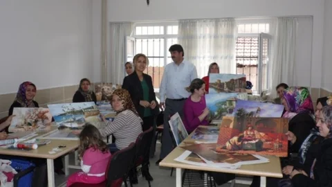 Korkuteli'nde Üç Boyutlu Kat-I Sanatı Kursuna Büyük İlgi