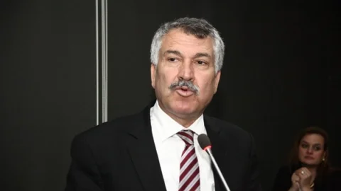 Çay'dan Büyükşehir'de İşçi Çıkarmaya Destek