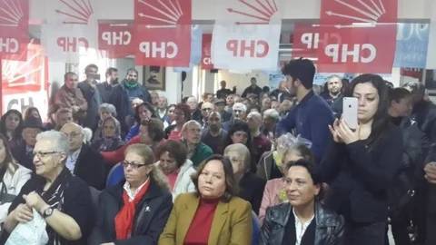 CHP'de Aday Adayları Kuşadası'nda Partililerin Karşısına Çıktı