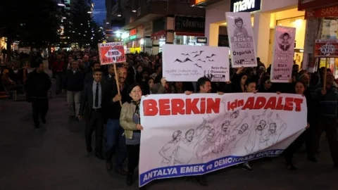 Antalya'da Berkin Elvan Dilek Feneri Ve Mumlarla Anıldı