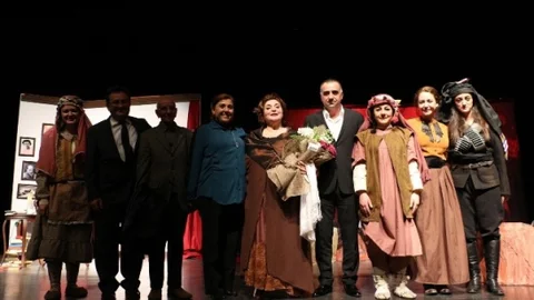 Kuvay-I Milliye Kadınları Ayakta Alkışlandı