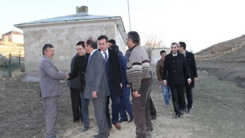 CHP Heyeti Tuvaletsiz Okulda