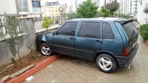 (Özel Haber) Direksiyon Başında Kalp Krizi Geçirdi Duvara Çarpıp Öldü