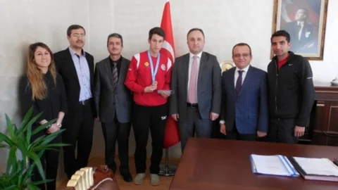 Üç Adım Atlamada Türkiye Üçüncüsü Oldu