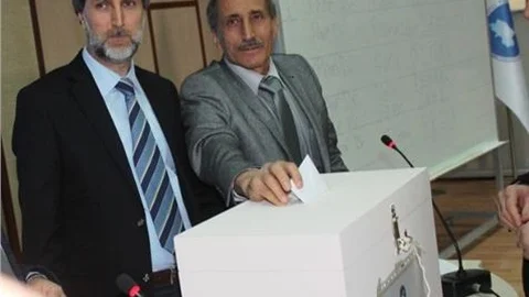 Yyü'de Rektörlük Seçimi