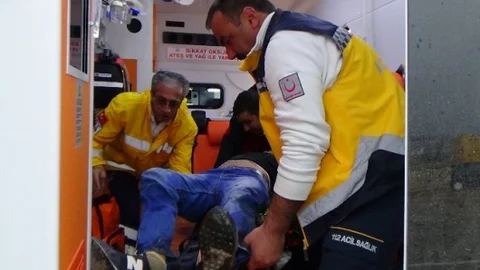 Kamyon Otomobil İle Çarpıştı 3 Ağır Yaralı