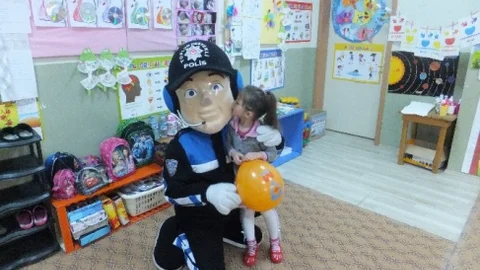 Kanka Polis Kütüphanesine Destekler Devam Ediyor