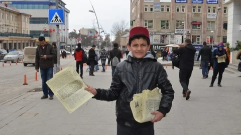 Erzurum'da Osmanlıca Gazete Dağıtıldı