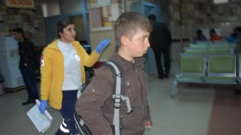 2 Lira İçin Sokak Ortasında Bıçaklandı