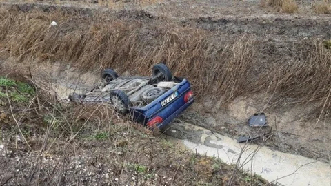 Kontrolden Çıkan Otomobil Su Kanalına Uçtu 1 Yaralı