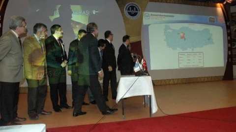 Hacı Adayları Kuraların Çekilmesini Heyecanla Bekledi