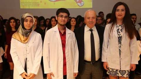 CÜ Tıp Fakültesi Öğrencileri Beyaz Önlüklerini Giydi