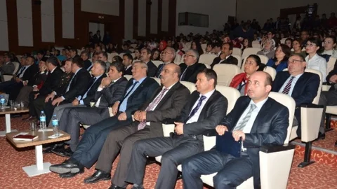 Kazanlı Öğrenciler Milli Şairi Andı