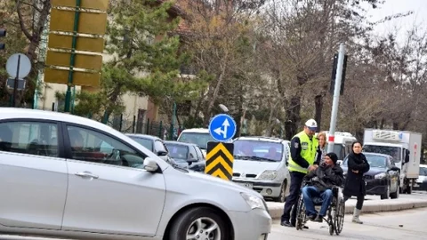 Trafik Polisinden Anlamlı Hareket
