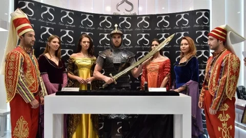 Fatih Sultan Mehmet'in 1 Milyonluk Kılıcı Görücüye Çıktı